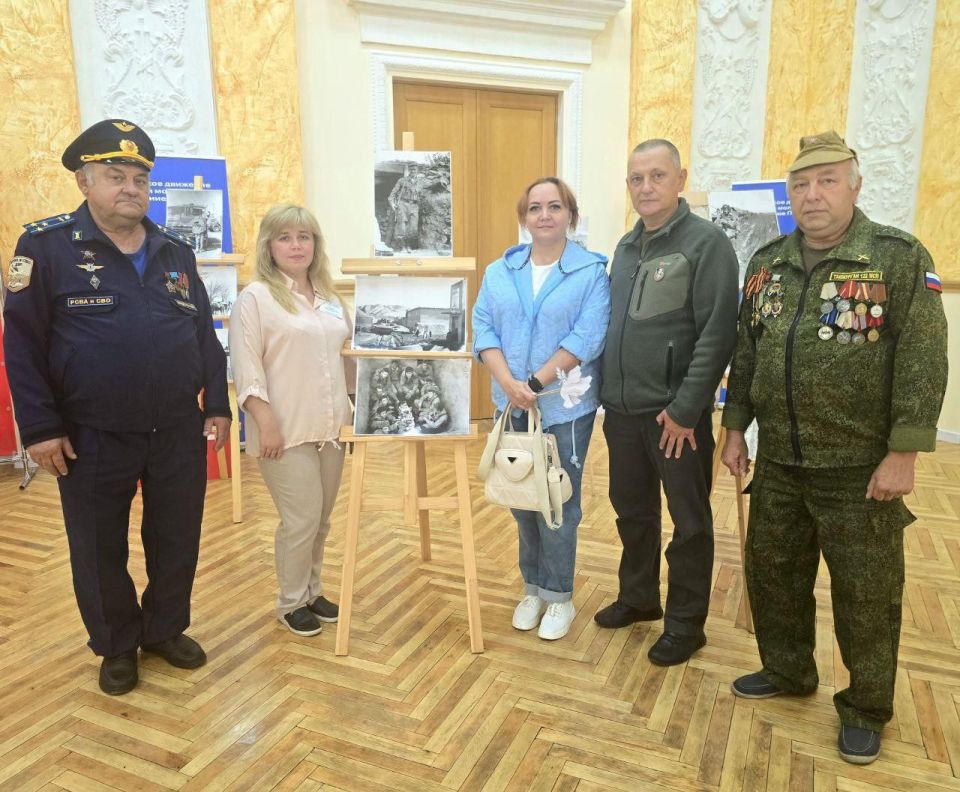 В Шахтерске состоялось открытие фотовыставки «Боевой путь от Кабула до освобождения Мариуполя» В Шахтерске состоялось открытие фотовыставки «Боевой путь от Кабула до освобождения Мариуполя»