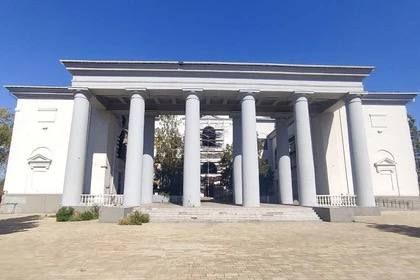 Ремонтируют один из старейших ДК: В мариупольском дворце культуры «Строителей» восстановят сильно поврежденные концертный зал и сцену