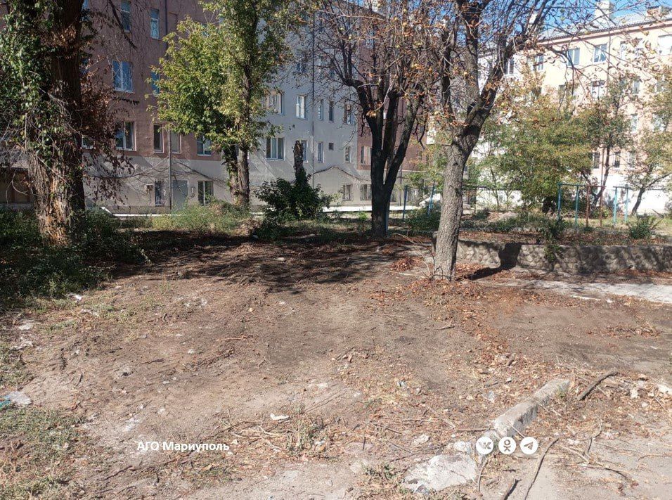 В двух районах Мариуполя коммунальщики ликвидировали стихийные свалки В двух районах Мариуполя коммунальщики ликвидировали стихийные свалки