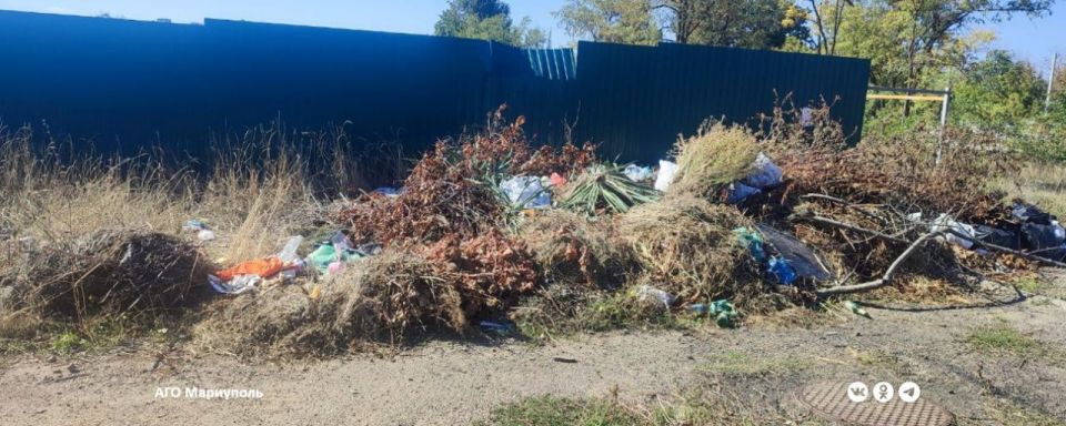 В двух районах Мариуполя коммунальщики ликвидировали стихийные свалки В двух районах Мариуполя коммунальщики ликвидировали стихийные свалки