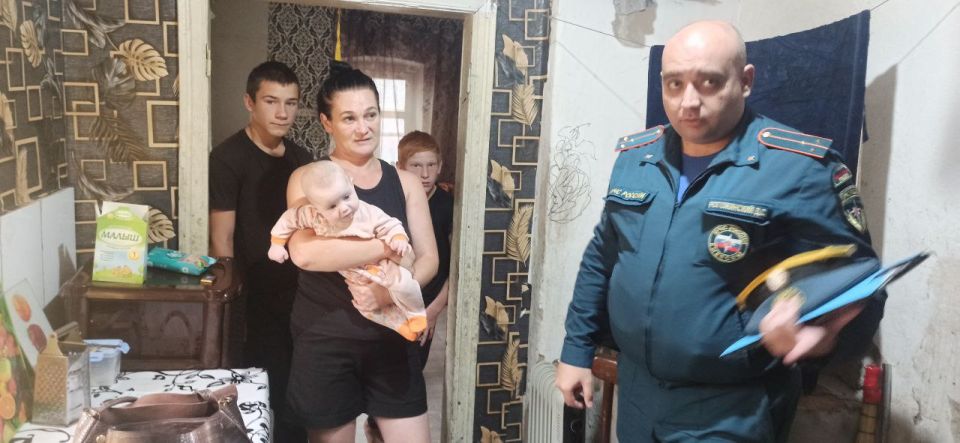 Совместный рейд во имя безопасности детей: профилактика пожаров в семьях группы риска Совместный рейд во имя безопасности детей: профилактика пожаров в семьях группы риска