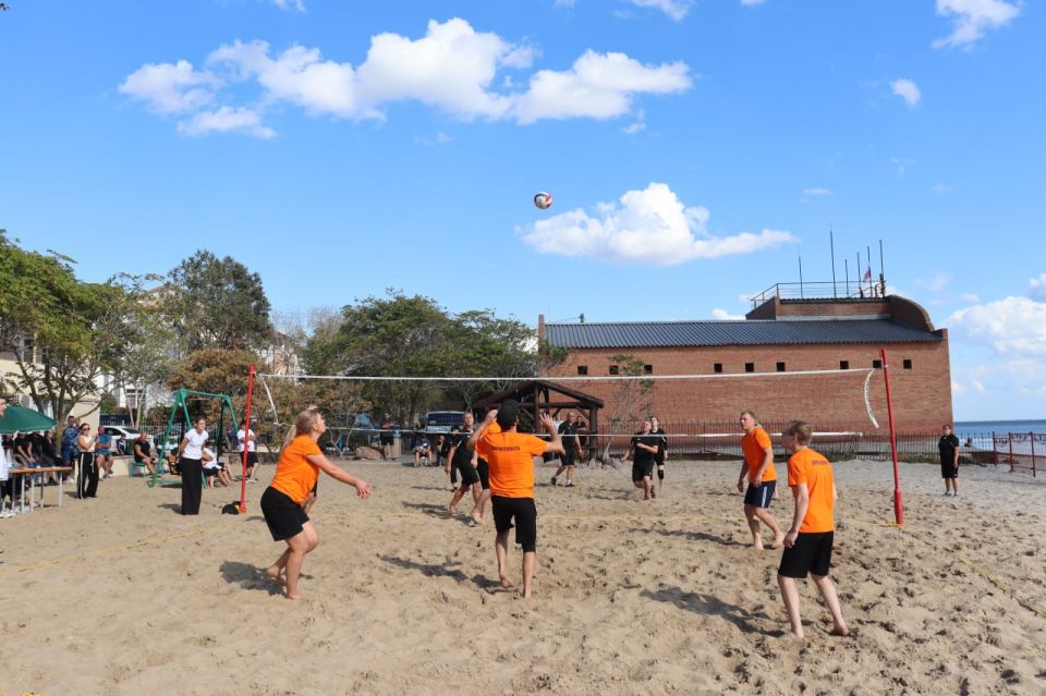 Командный дух и азарт: «Битва на песке» среди партийцев Единой России