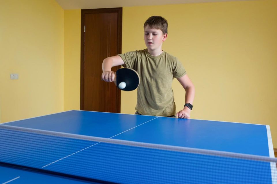 Волонтеры из Ленобласти передали мариупольской школе ценный груз