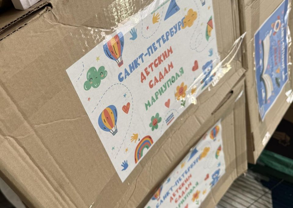 Депутаты «Единой России» из Петербурга собрали для мариупольских детей наборы книг