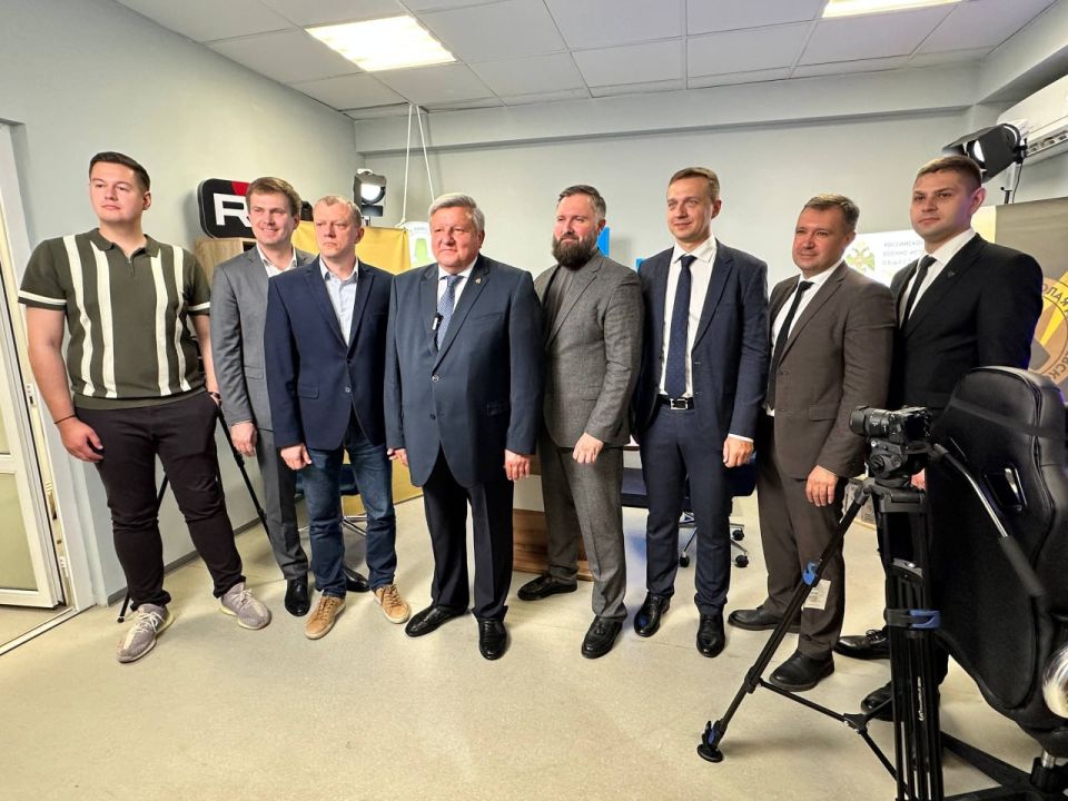 Заместитель Председателя Народного Совета ДНР Николай Сытов (фракция КПРФ) рассказал, что РВИО открывает студию Rutube в Мариуполе Заместитель Председателя Народного Совета ДНР Николай Сытов (фракция КПРФ) рассказал, что РВИО открывает студию Rutube в Мариуполе