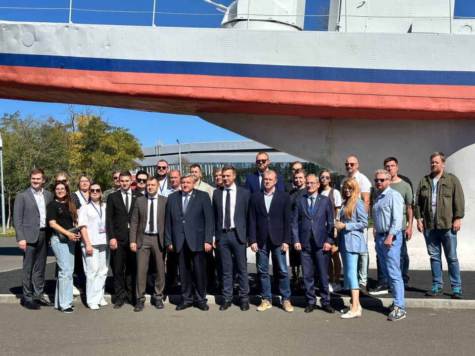 Заместитель Председателя Народного Совета ДНР Николай Сытов (фракция КПРФ) рассказал, что РВИО открывает студию Rutube в Мариуполе Заместитель Председателя Народного Совета ДНР Николай Сытов (фракция КПРФ) рассказал, что РВИО открывает студию Rutube в Мариуполе