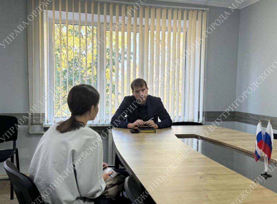 Диалог с юристами. Сегодня в Управе Орджоникидзевского района прошла встреча жителей с членом Мариупольского отделения Ассоциации юристов России в ДНР Прус А.А. Обсудили большое количество остросоциальных вопросов... Диалог с юристами. Сегодня в Управе Орджоникидзевского района прошла встреча жителей с членом Мариупольского отделения Ассоциации юристов России в ДНР Прус А.А. Обсудили большое количество остросоциальных вопросов...