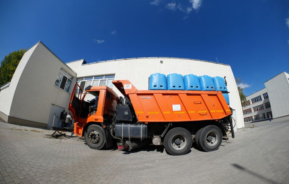 Петербург продолжает обеспечивать Мариуполь водой