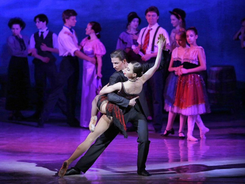 Донбасс Опера приглашает на праздничный концерт