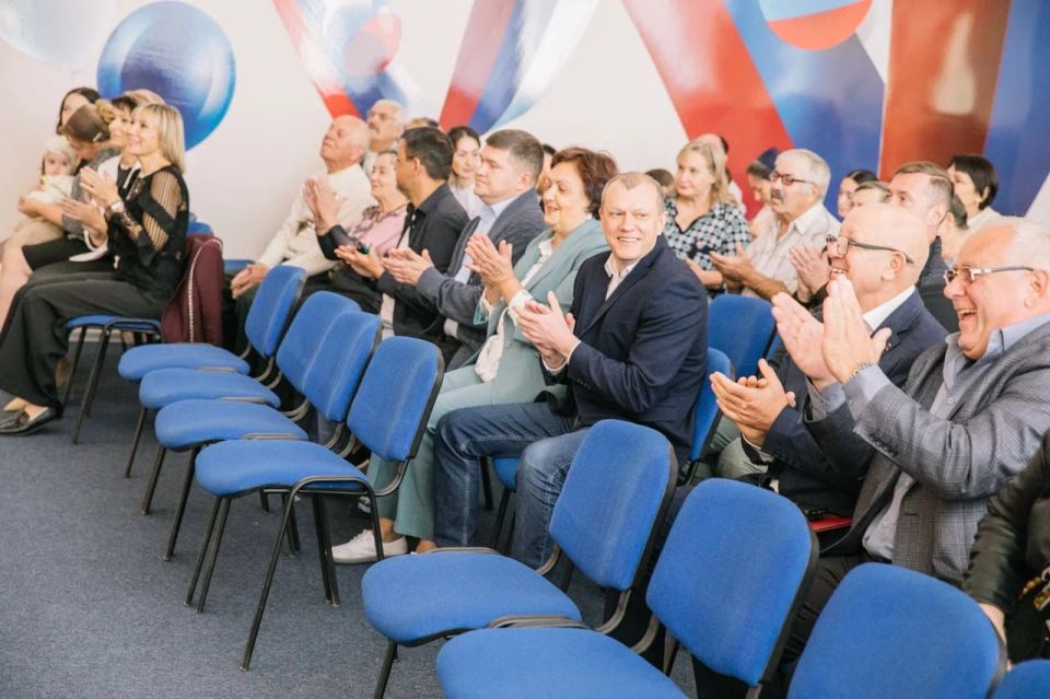 Руководитель Представительства Санкт-Петербурга в Мариуполе Олег Моргун поздравил жителей поселка Старый Крым с 245-летним юбилеем Руководитель Представительства Санкт-Петербурга в Мариуполе Олег Моргун поздравил жителей поселка Старый Крым с 245-летним юбилеем