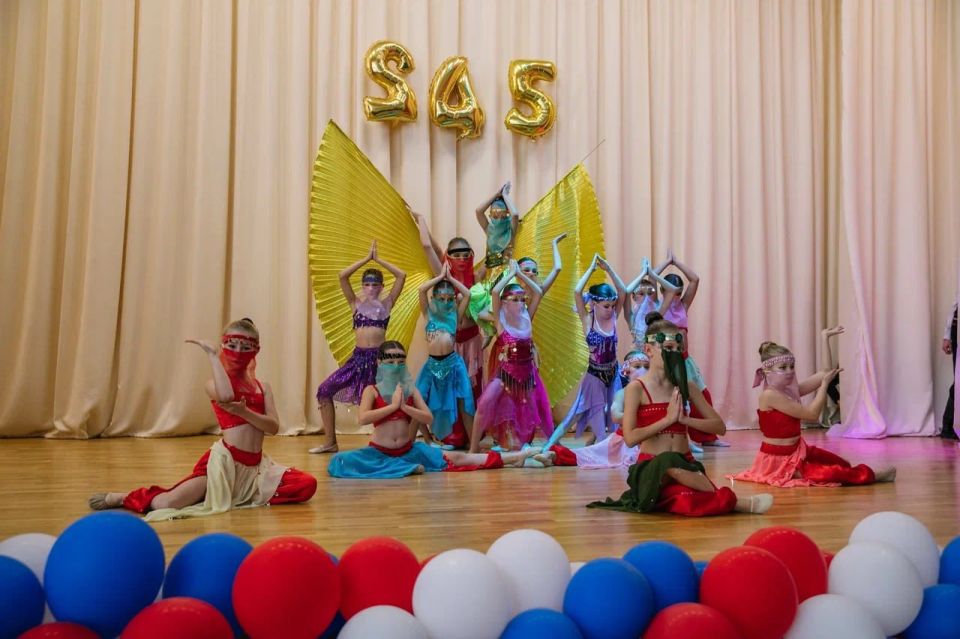 Руководитель Представительства Санкт-Петербурга в Мариуполе Олег Моргун поздравил жителей поселка Старый Крым с 245-летним юбилеем Руководитель Представительства Санкт-Петербурга в Мариуполе Олег Моргун поздравил жителей поселка Старый Крым с 245-летним юбилеем