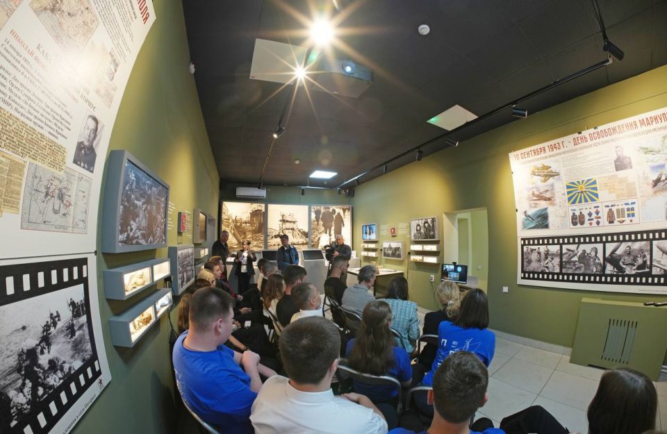 Телемост «Вместе мы – Россия» связал Петербург и Мариуполь в день исторического воссоединения Телемост «Вместе мы – Россия» связал Петербург и Мариуполь в день исторического воссоединения