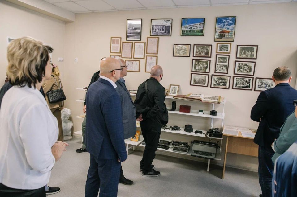 Руководитель Представительства Санкт-Петербурга в Мариуполе Олег Моргун поздравил жителей поселка Старый Крым с 245-летним юбилеем Руководитель Представительства Санкт-Петербурга в Мариуполе Олег Моргун поздравил жителей поселка Старый Крым с 245-летним юбилеем