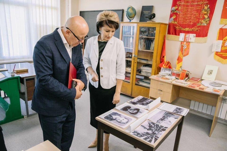 Руководитель Представительства Санкт-Петербурга в Мариуполе Олег Моргун поздравил жителей поселка Старый Крым с 245-летним юбилеем Руководитель Представительства Санкт-Петербурга в Мариуполе Олег Моргун поздравил жителей поселка Старый Крым с 245-летним юбилеем