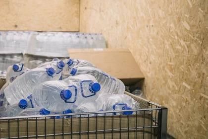 Донские казаки передали Мариуполю 25 тонн бутилированной воды