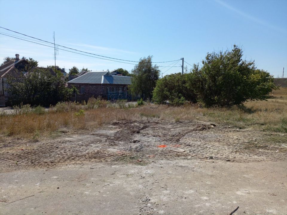 Санкт-Петербург помогает делать чище дворы и улицы Ильичевского района города Мариуполь Санкт-Петербург помогает делать чище дворы и улицы Ильичевского района города Мариуполь