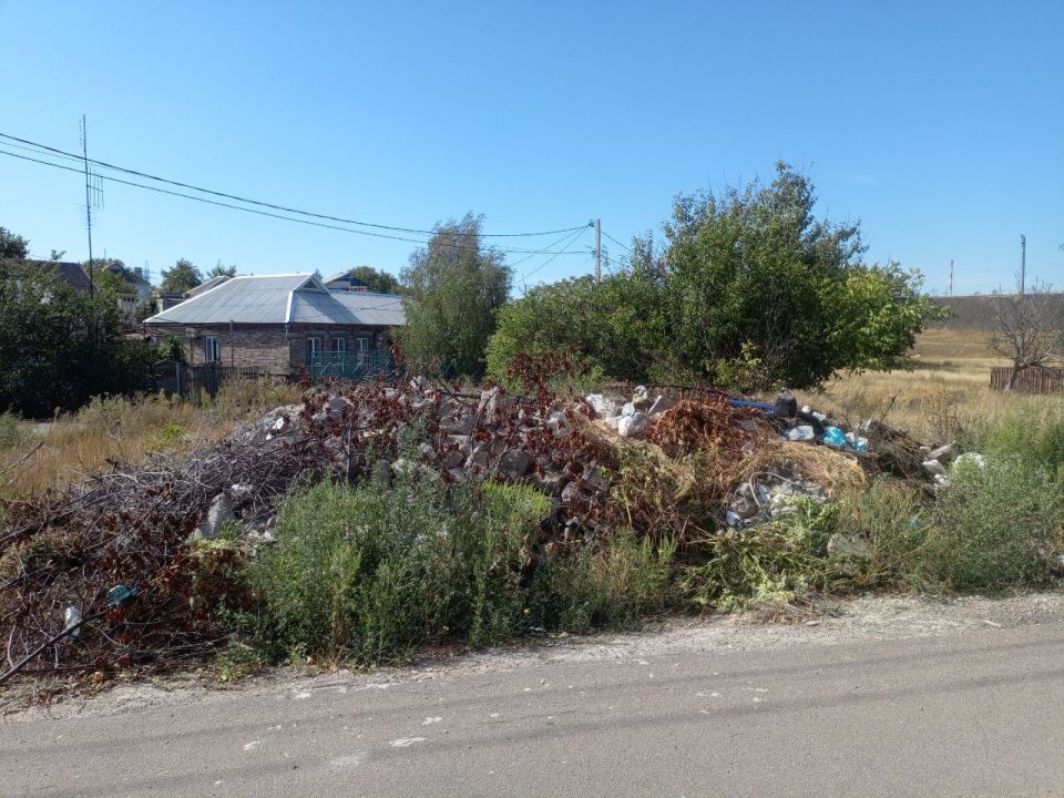 Санкт-Петербург помогает делать чище дворы и улицы Ильичевского района города Мариуполь Санкт-Петербург помогает делать чище дворы и улицы Ильичевского района города Мариуполь