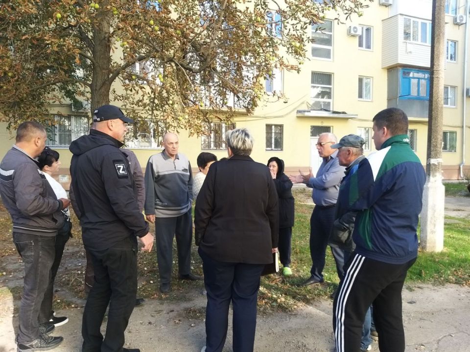 Состоялась встреча руководителя Управы Ильичевского внутригородского района города Мариуполь Скударь Владимира Георгиевича с жителями дома №137 по проспекту Металлургов Состоялась встреча руководителя Управы Ильичевского внутригородского района города Мариуполь Скударь Владимира Георгиевича с жителями дома №137 по проспекту Металлургов