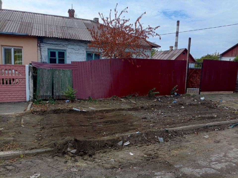 Санкт-Петербург помогает делать чище дворы и улицы Ильичевского района города Мариуполь Санкт-Петербург помогает делать чище дворы и улицы Ильичевского района города Мариуполь