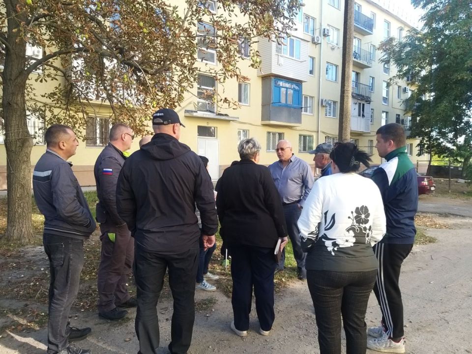 Состоялась встреча руководителя Управы Ильичевского внутригородского района города Мариуполь Скударь Владимира Георгиевича с жителями дома №137 по проспекту Металлургов