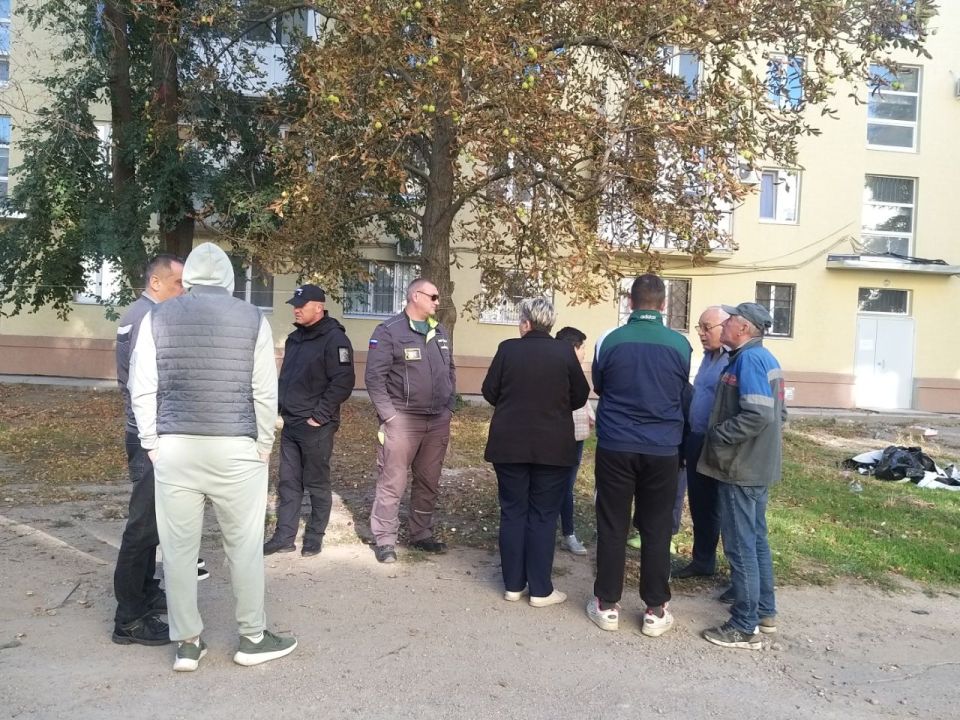 Состоялась встреча руководителя Управы Ильичевского внутригородского района города Мариуполь Скударь Владимира Георгиевича с жителями дома №137 по проспекту Металлургов Состоялась встреча руководителя Управы Ильичевского внутригородского района города Мариуполь Скударь Владимира Георгиевича с жителями дома №137 по проспекту Металлургов