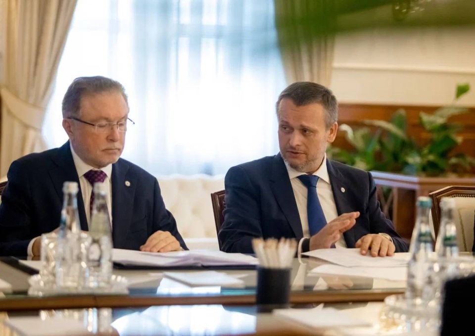 Андрей Никитин и Денис Пушилин обсудили транспортное развитие ДНР Андрей Никитин и Денис Пушилин обсудили транспортное развитие ДНР