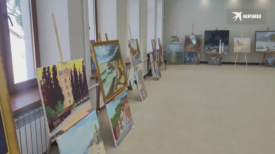 «Николай Рерих» и «Содружество»: В восстановленном Мариупольском краеведческом музее проходят сразу две выставки картин