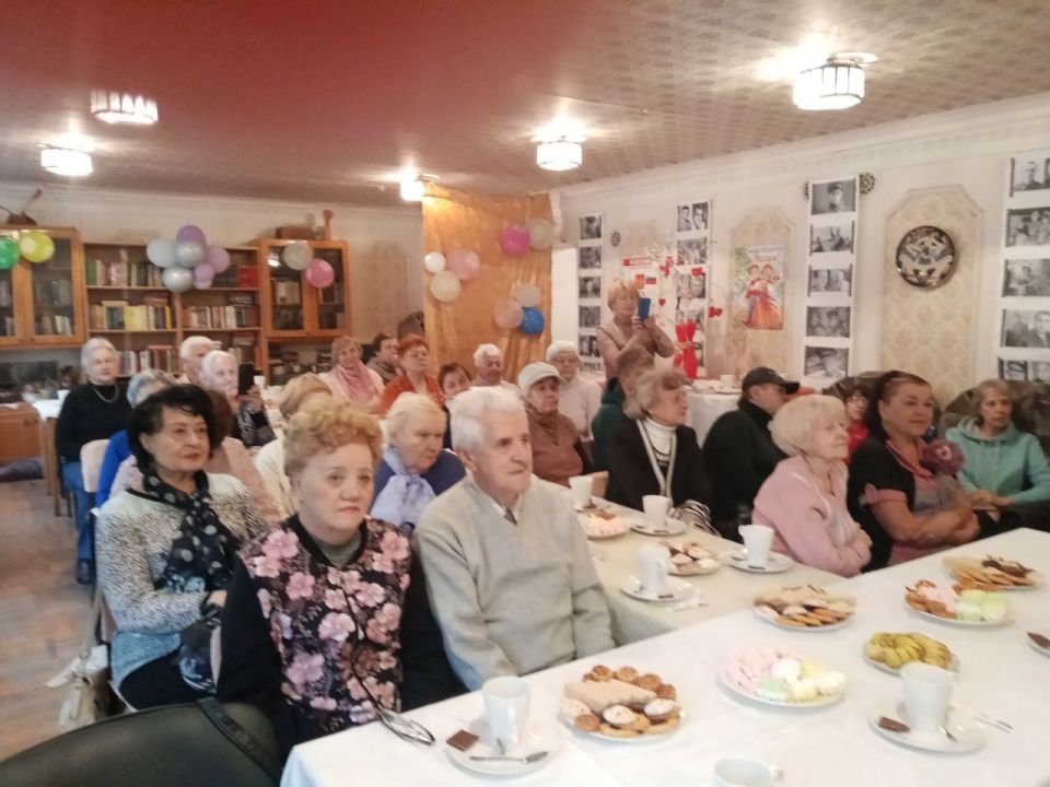 С Днем пожилого человека! Праздничные мероприятия прошли в Центрах социального обслуживания населения С Днем пожилого человека! Праздничные мероприятия прошли в Центрах социального обслуживания населения