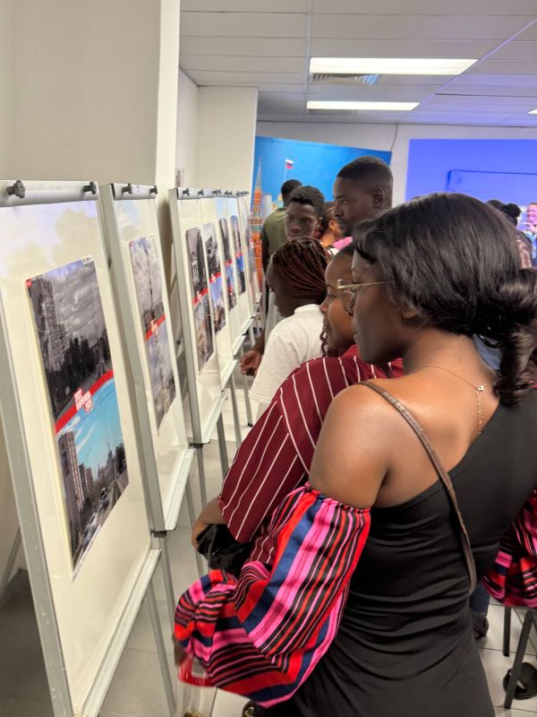 30 сентября в Международном университете менеджмента г. Виндхука состоялось торжественное открытие фотовыставки «Мариуполь 2022 - 2025», приуроченной ко Дню воссоединения России и ДНР, ЛНР, Запорожской и Херсонской областей 30 сентября в Международном университете менеджмента г. Виндхука состоялось торжественное открытие фотовыставки «Мариуполь 2022 - 2025», приуроченной ко Дню воссоединения России и ДНР, ЛНР, Запорожской и Херсонской областей