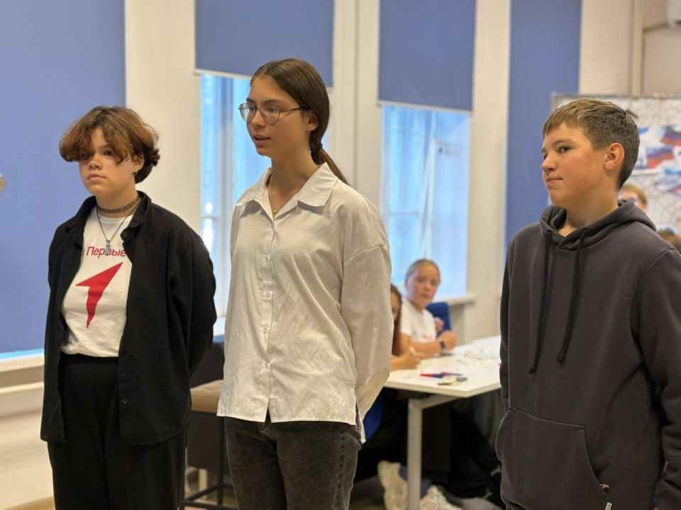 Школьников Сясьстроя и Мариуполя объединил телемост в честь Дня воссоединения Школьников Сясьстроя и Мариуполя объединил телемост в честь Дня воссоединения