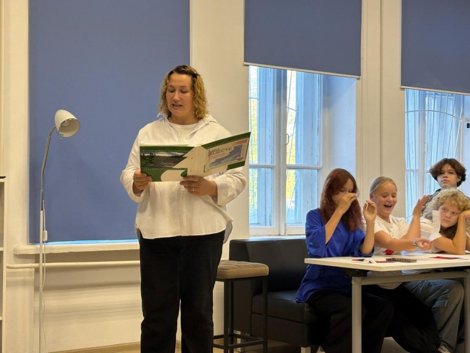 Школьников Сясьстроя и Мариуполя объединил телемост в честь Дня воссоединения Школьников Сясьстроя и Мариуполя объединил телемост в честь Дня воссоединения