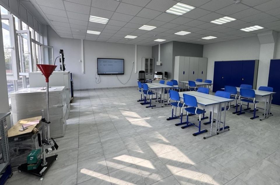 В ДНР специалисты публично-правовой компании «Единый заказчик в сфере строительства» и подрядной организации завершили комплексное восстановление инфраструктуры Мариупольского строительного профильного колледжа В ДНР специалисты публично-правовой компании «Единый заказчик в сфере строительства» и подрядной организации завершили комплексное восстановление инфраструктуры Мариупольского строительного профильного колледжа