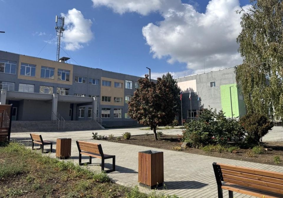 В ДНР специалисты публично-правовой компании «Единый заказчик в сфере строительства» и подрядной организации завершили комплексное восстановление инфраструктуры Мариупольского строительного профильного колледжа