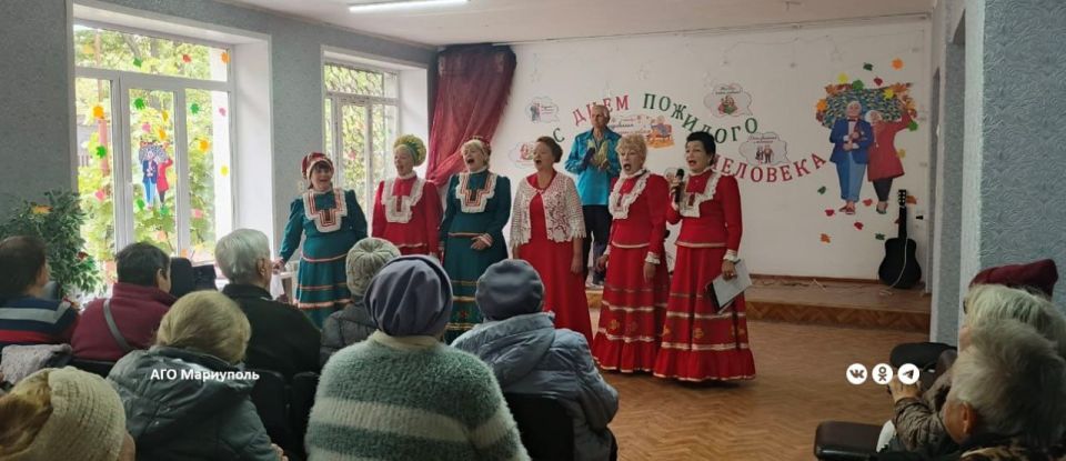 Для пожилых мариупольцев организовали праздничный концерт Для пожилых мариупольцев организовали праздничный концерт