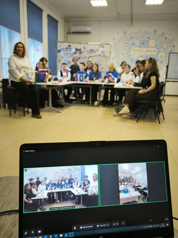 Школьников Сясьстроя и Мариуполя объединил телемост в честь Дня воссоединения