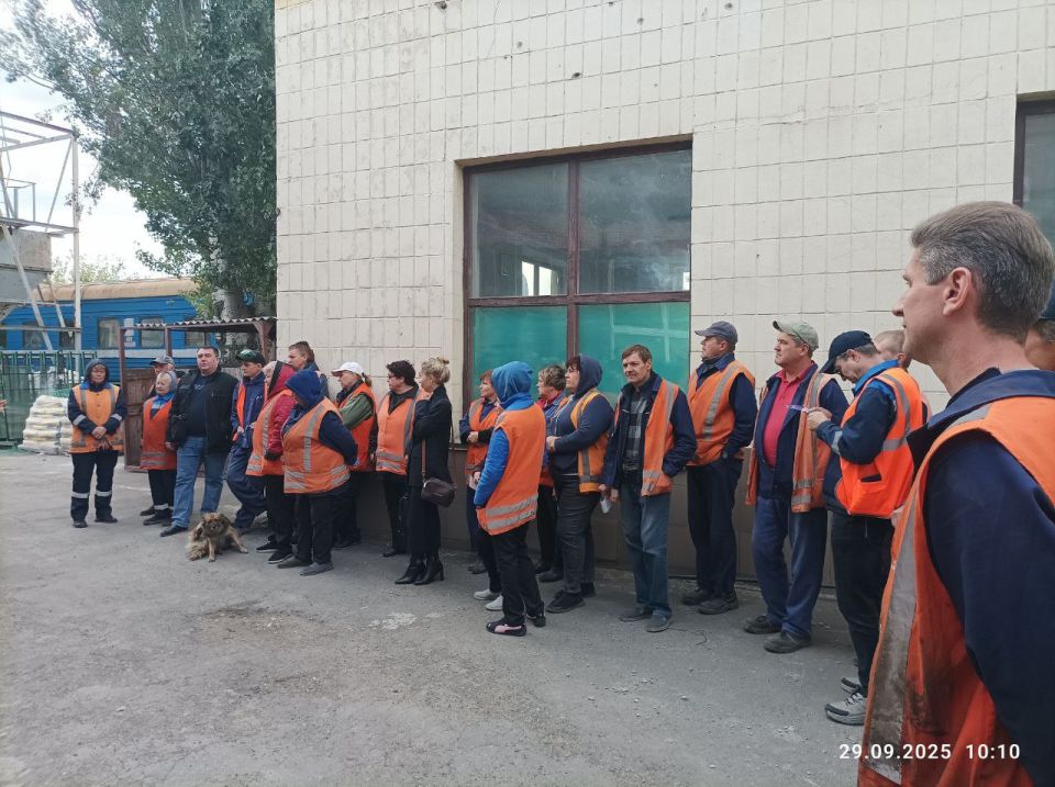 29 сентября в вагонном депо Мариуполь ФГУП "Железные дороги Новороссии" состоялось рабочее собрание, посвященное вопросам укрепления трудовой дисциплины, предоставления различных видов отпусков, разъяснению антикоррупционных...