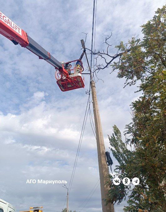 В Мариуполе энергетики продолжают ремонт и модернизацию сетей наружного освещения