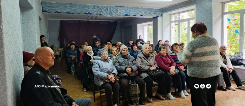 Для пожилых мариупольцев организовали праздничный концерт