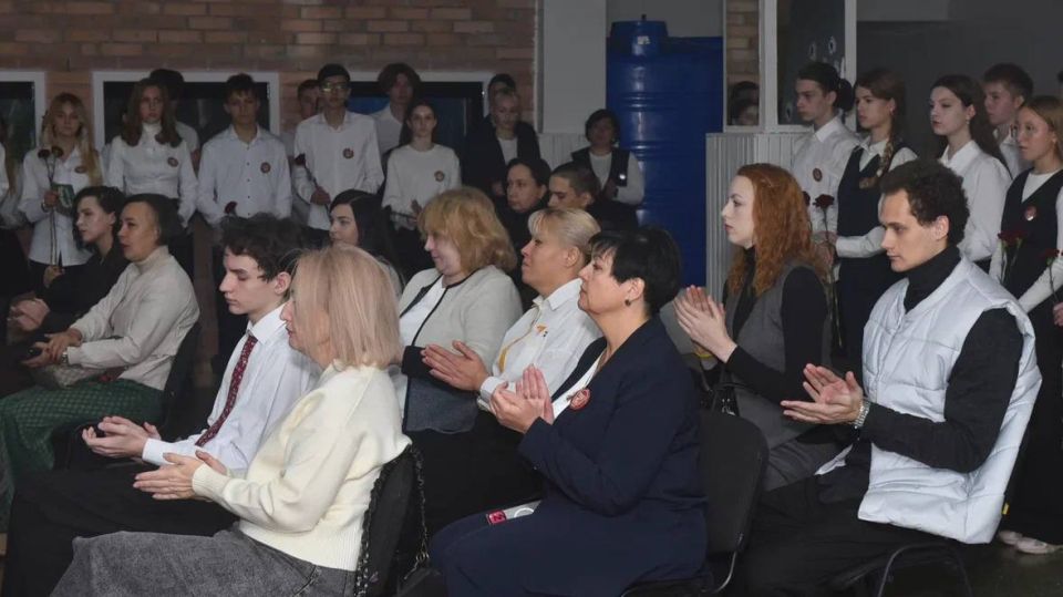 В гимназии №122 Донецка открыли «Парты Героя» в память о павших защитниках Донбасса В гимназии №122 Донецка открыли «Парты Героя» в память о павших защитниках Донбасса