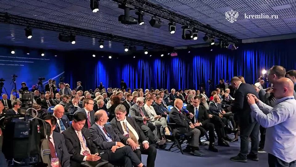 Скоро начнётся пленарная сессия XХII ежегодного заседания Международного дискуссионного клуба «Валдай»