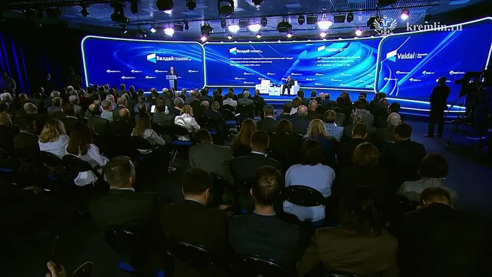 Подчинение большинства меньшинству, присущее международным отношениям в период доминирования стран Запада, уступает место многостороннему, более кооперативному подходу