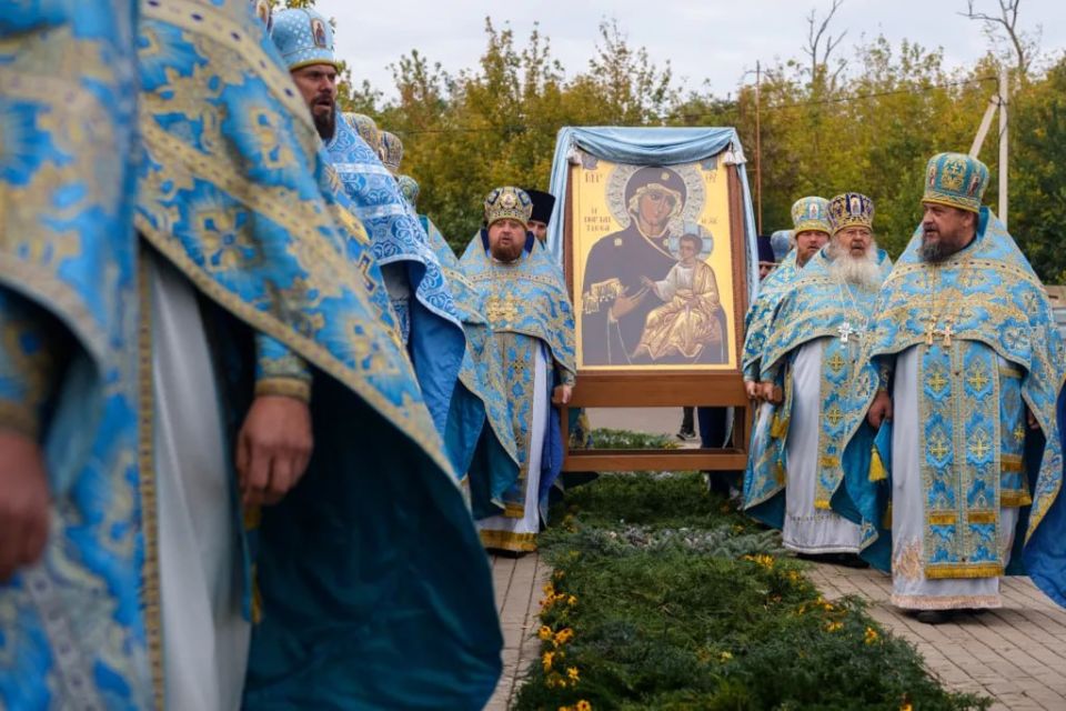 Донецкая Вратарница вернулась во фронтовой Свято-Иверский монастырь Донецкая Вратарница вернулась во фронтовой Свято-Иверский монастырь