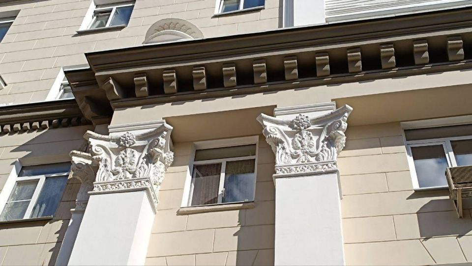 При поддержке Московской области в центре Мариуполя восстановили дом с лепными украшениями При поддержке Московской области в центре Мариуполя восстановили дом с лепными украшениями