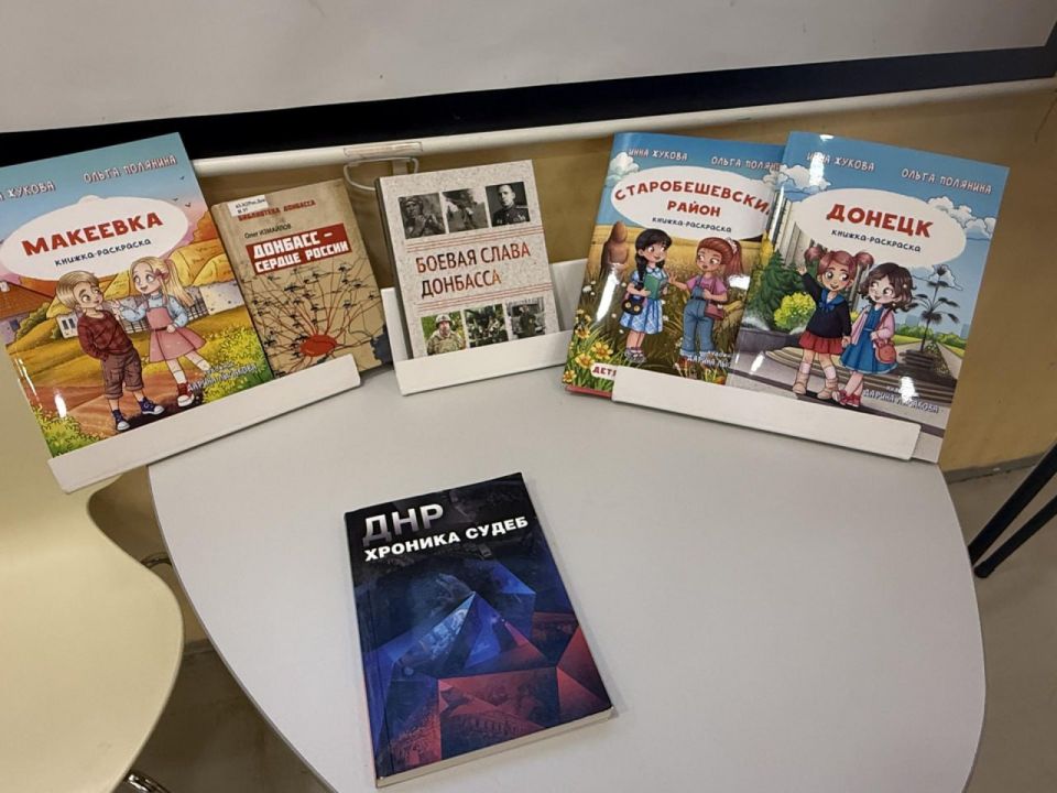 Работники культуры Мариуполя и Санкт-Петербурга вместе отметили День воссоединения с Россией Работники культуры Мариуполя и Санкт-Петербурга вместе отметили День воссоединения с Россией