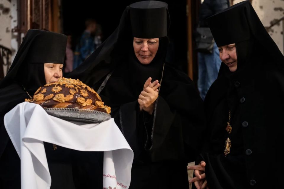 Донецкая Вратарница вернулась во фронтовой Свято-Иверский монастырь Донецкая Вратарница вернулась во фронтовой Свято-Иверский монастырь