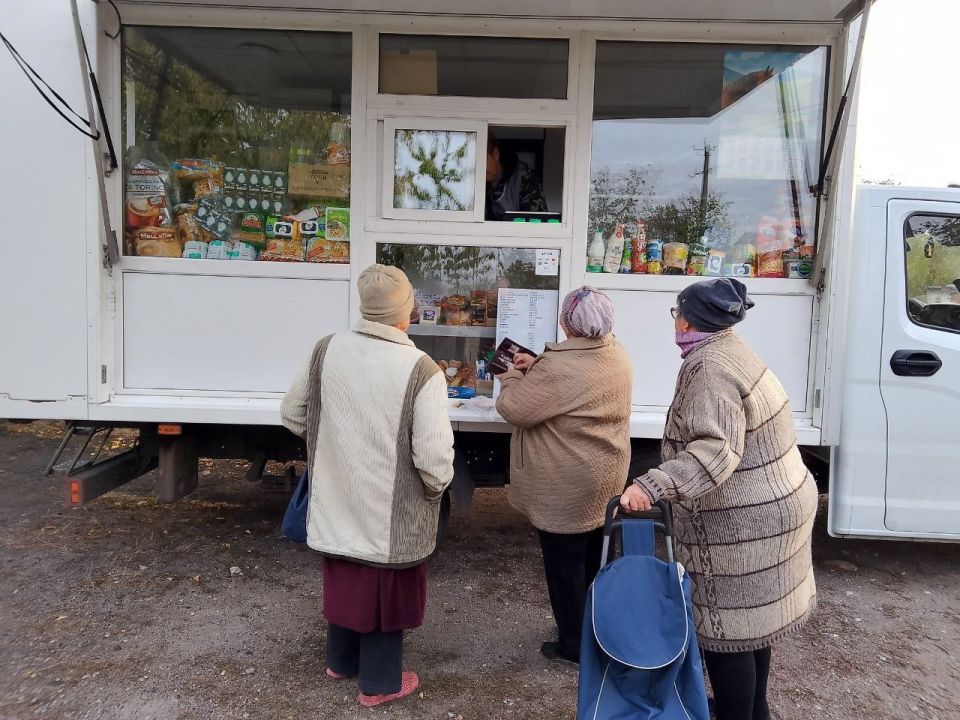 С 1 по 3 октября 2025 года осуществлена выездная торговля с использованием автомагазинов в населенных пунктах городских округов Донецк, Докучаевск, Горловка, Мариуполь, на территории г С 1 по 3 октября 2025 года осуществлена выездная торговля с использованием автомагазинов в населенных пунктах городских округов Донецк, Докучаевск, Горловка, Мариуполь, на территории г