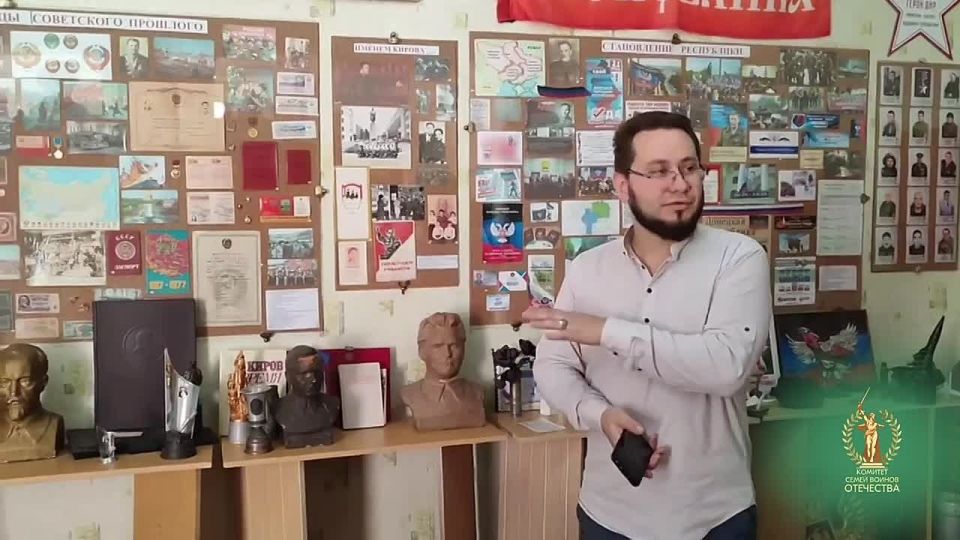 В честь предстоящего праздника в России — 5 октября, День учителя — поздравили учителя истории, ветерана боевых действий