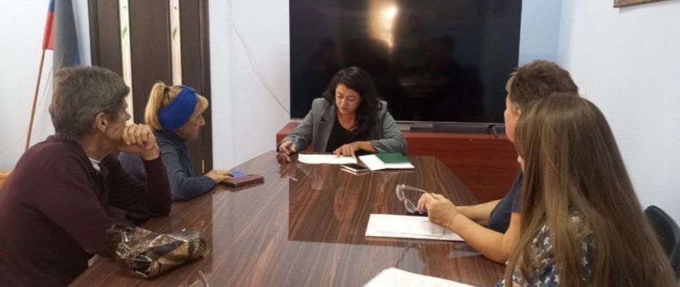 В Управе Приморского внутригородского района города Мариуполь состоялась встреча жителей с исполняющим обязанности руководителя Управы Еленой Пантелеевной Голяка