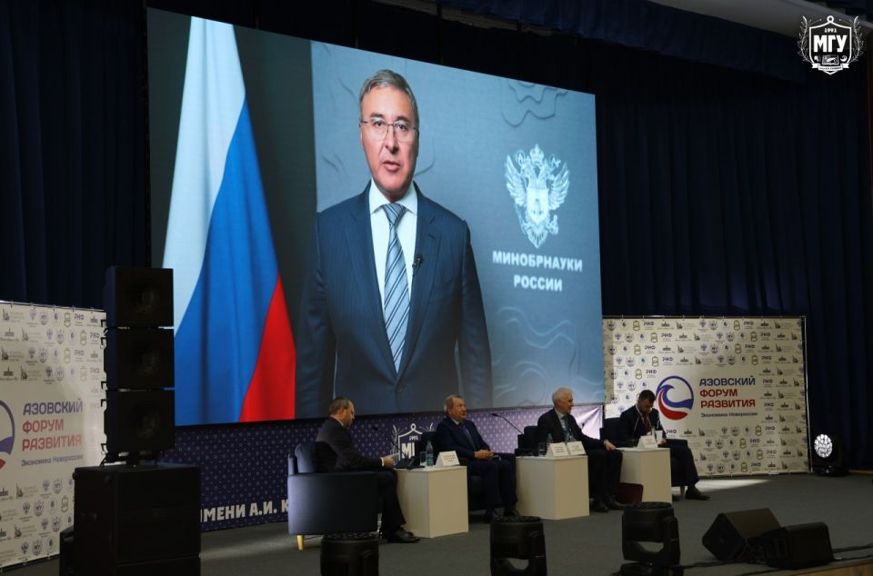 1 октября на площадке Мариупольского государственного университета имени А.И. Куинджи состоялось торжественное открытие Международной конференции «Азовский форум развития» 1 октября на площадке Мариупольского государственного университета имени А.И. Куинджи состоялось торжественное открытие Международной конференции «Азовский форум развития»