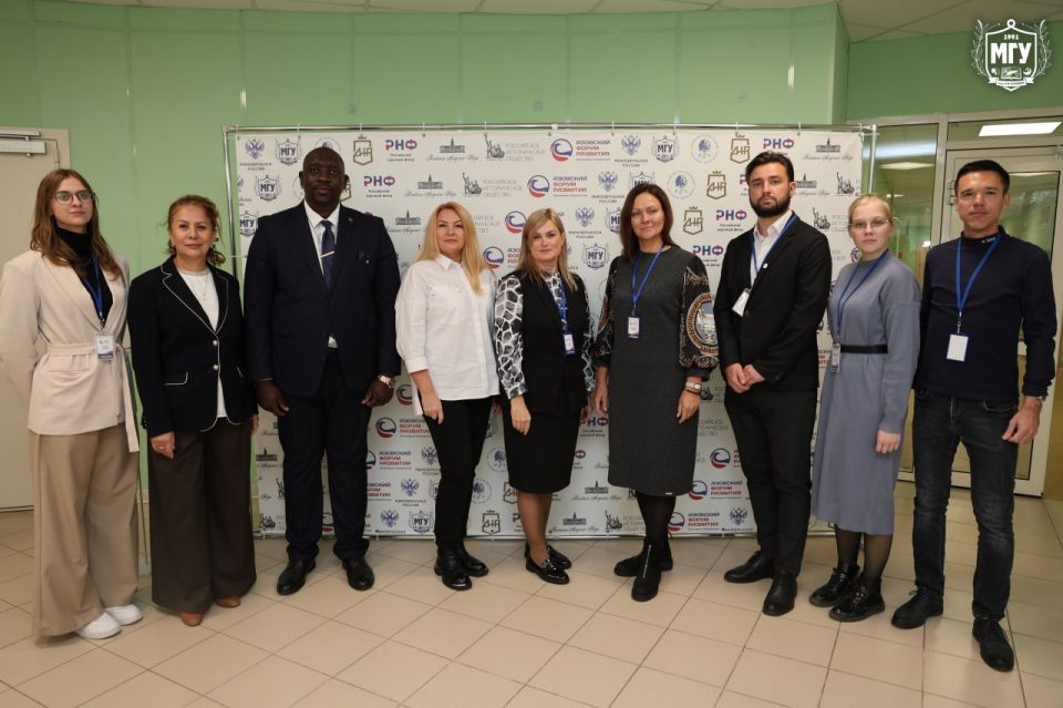 1 октября на площадке Мариупольского государственного университета имени А.И. Куинджи состоялось торжественное открытие Международной конференции «Азовский форум развития» 1 октября на площадке Мариупольского государственного университета имени А.И. Куинджи состоялось торжественное открытие Международной конференции «Азовский форум развития»